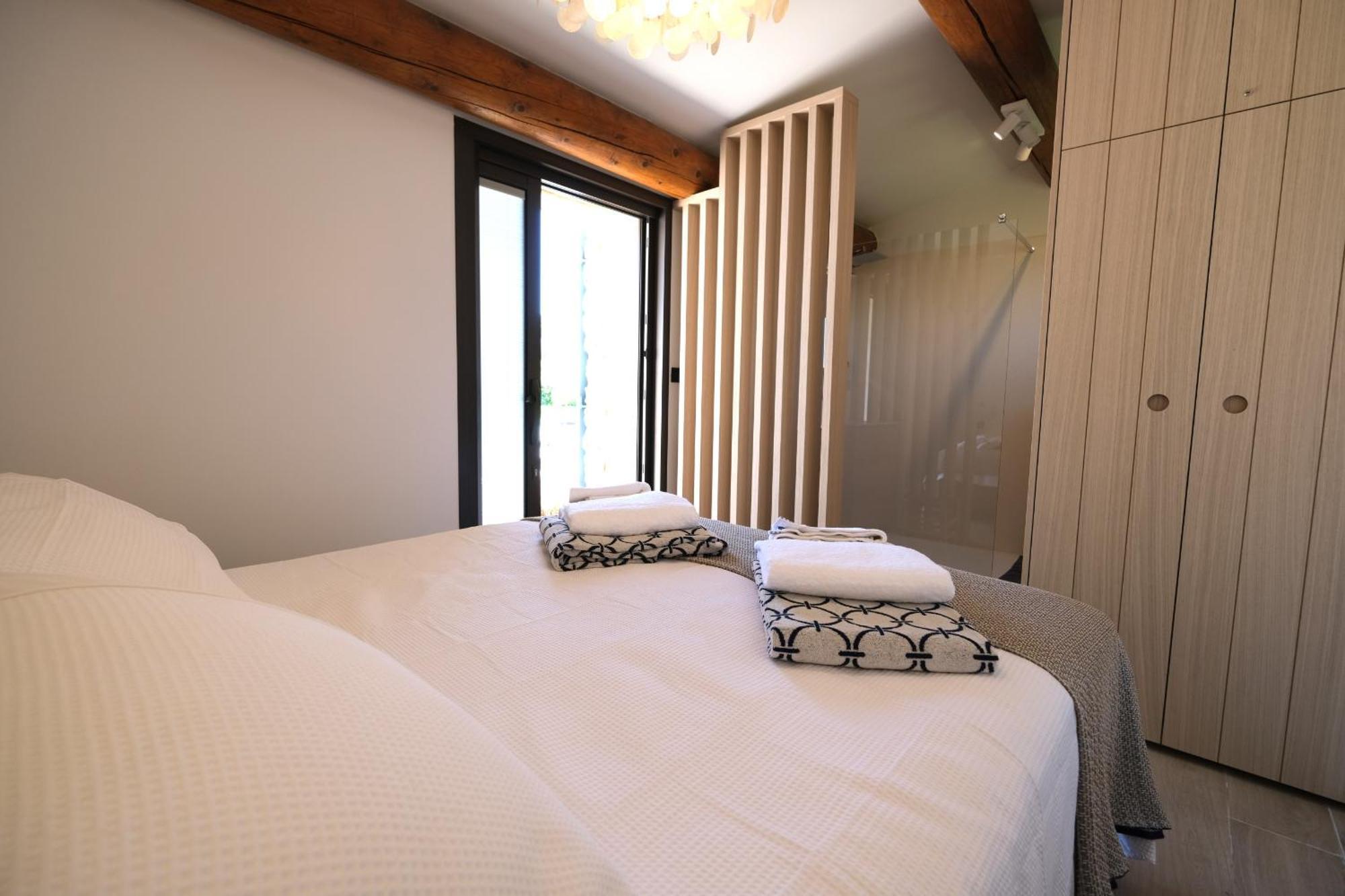 Provencal House With Heated Pool, View Of The Luberon In Robion - Accommodates 12 People. Exterior foto