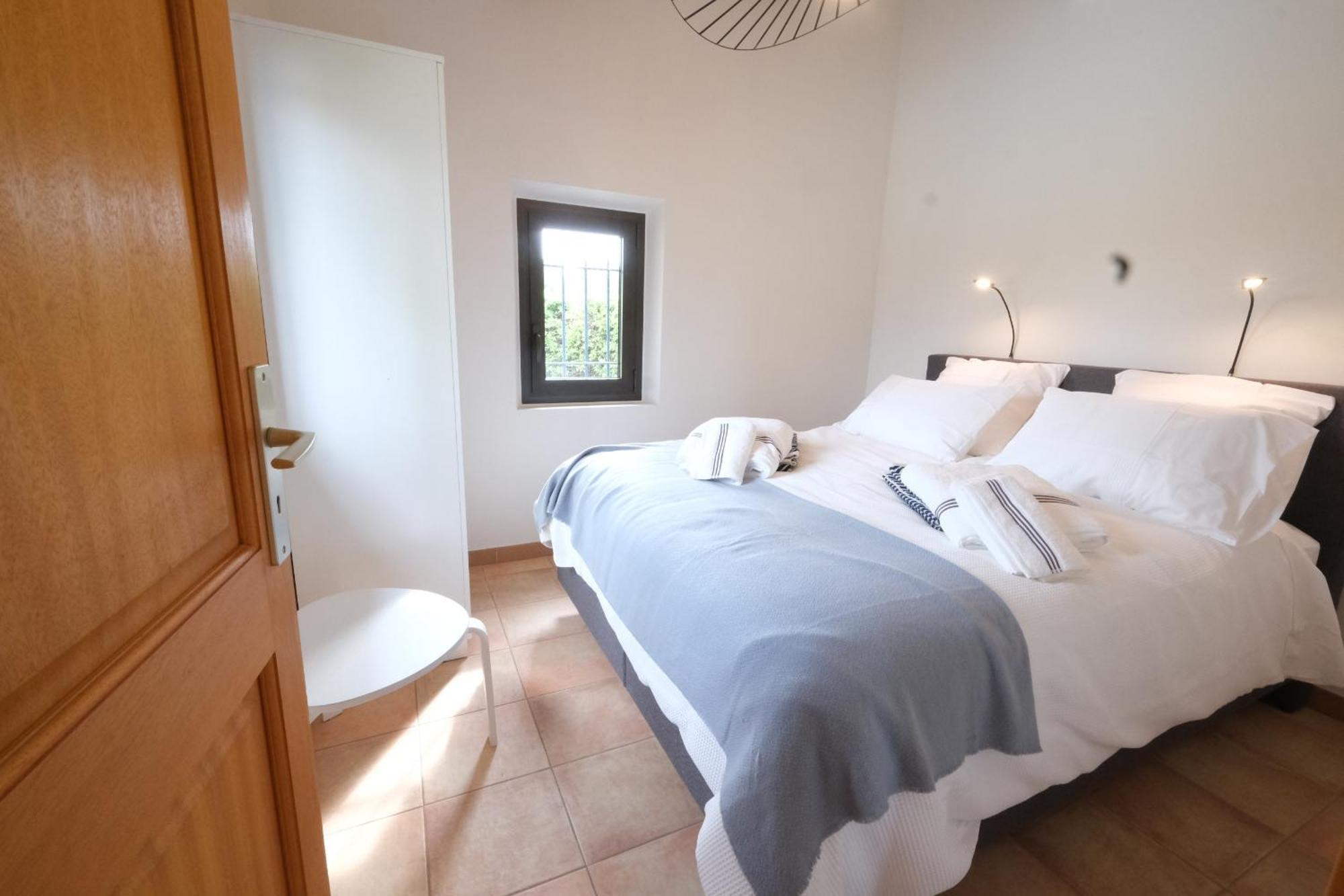 Provencal House With Heated Pool, View Of The Luberon In Robion - Accommodates 12 People. Exterior foto