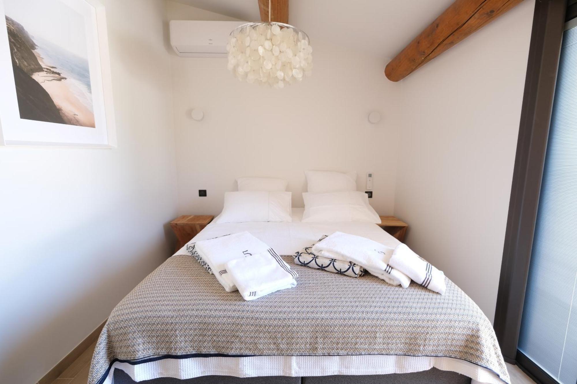 Provencal House With Heated Pool, View Of The Luberon In Robion - Accommodates 12 People. Exterior foto