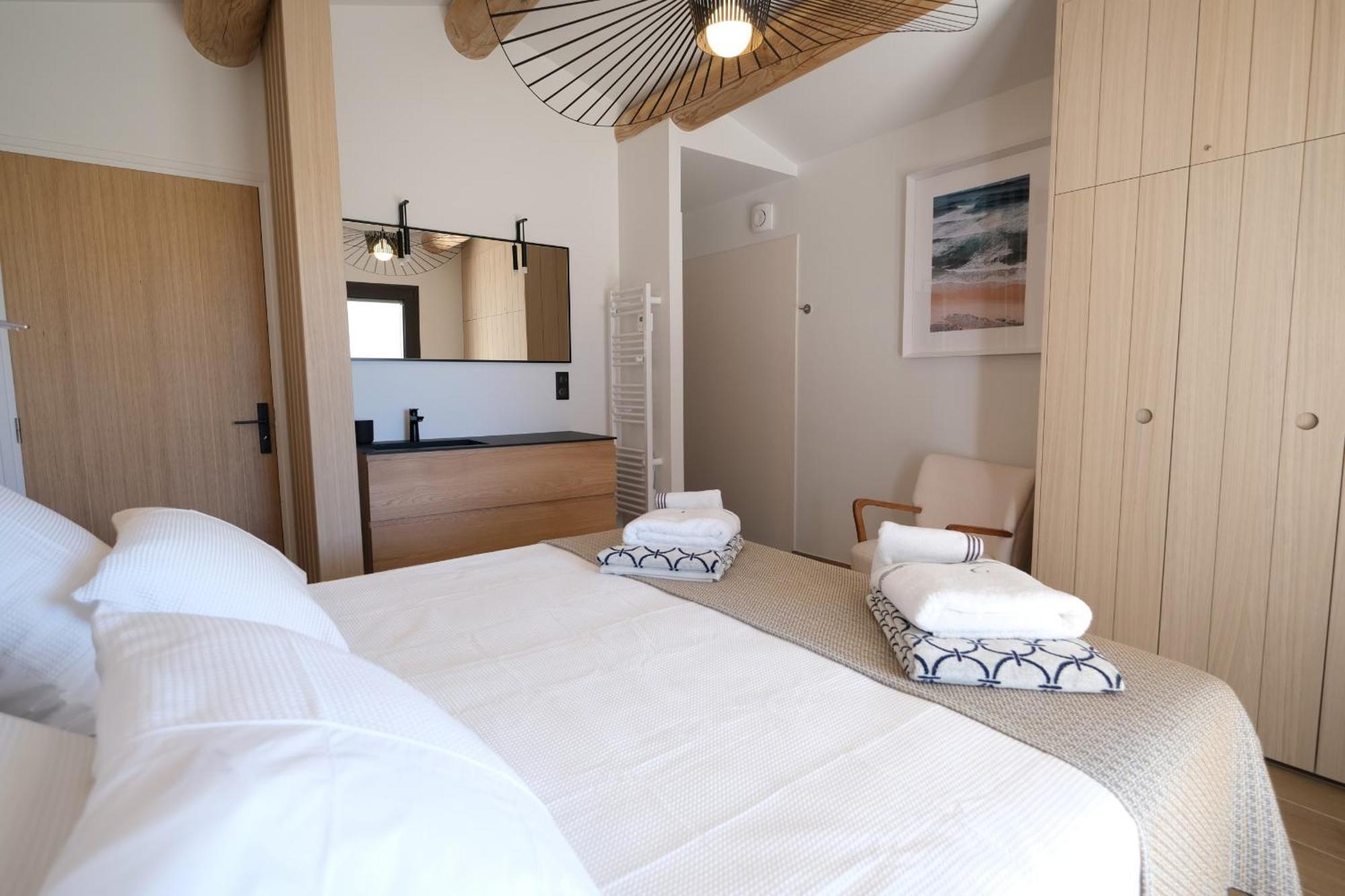 Provencal House With Heated Pool, View Of The Luberon In Robion - Accommodates 12 People. Exterior foto