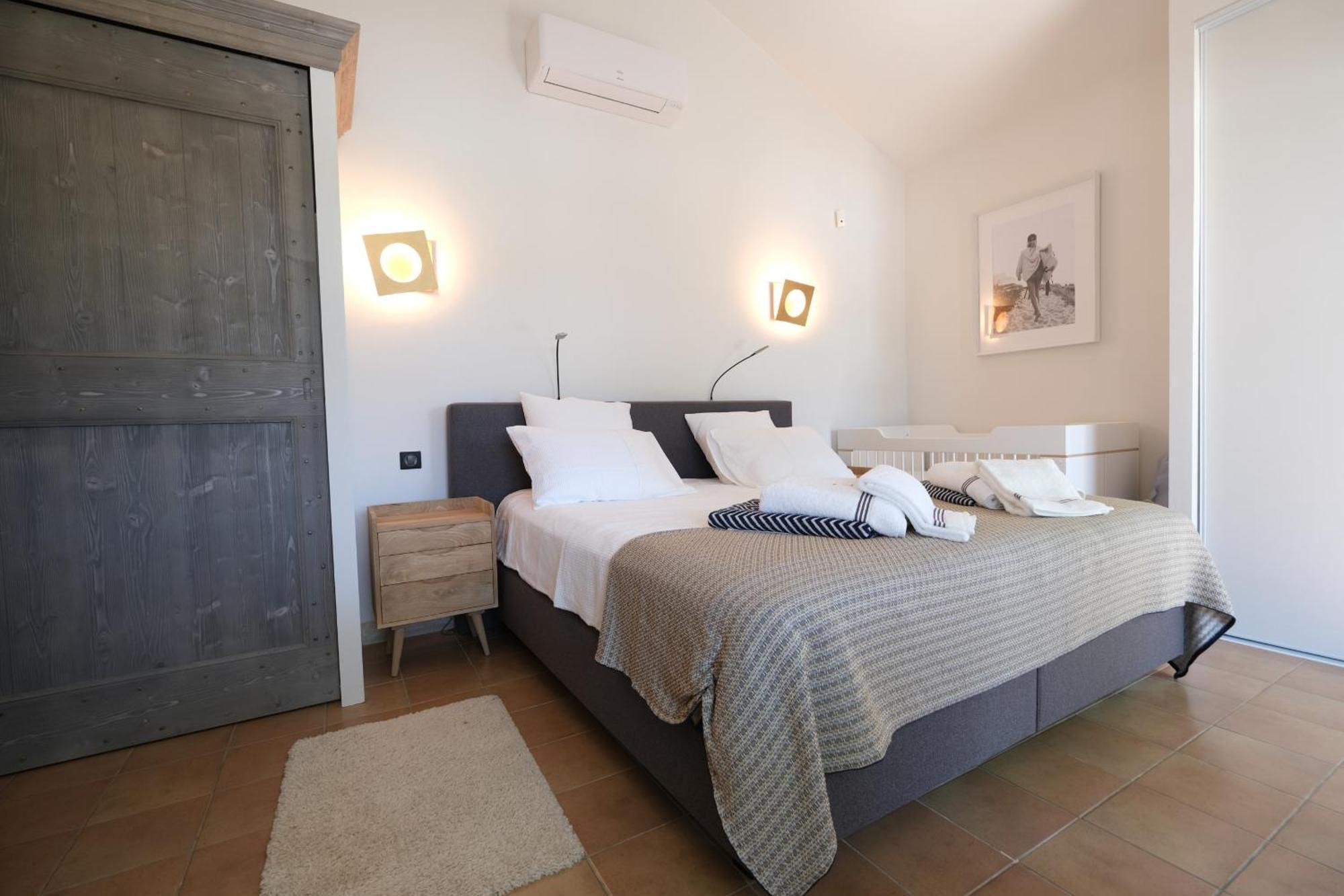 Provencal House With Heated Pool, View Of The Luberon In Robion - Accommodates 12 People. Exterior foto